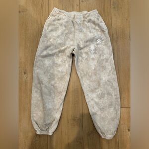 Barry’s LuluLemon sweatpants